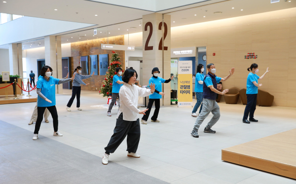 외래환자 및 지역민 위한 ‘낙상예방 관절염 타이치’ 운동 건강강좌 프로젝트 성료