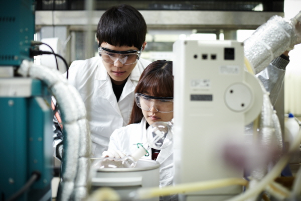 화학공학과 ‘반도체 화공재료 전문인력양성 교육과정 운영