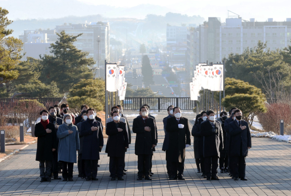 조길연 충남도의회 의장은 충남보훈공원 충혼탑 참배를 시작으로 계묘년 첫 일정을 시작했다.