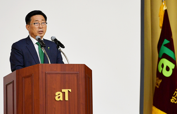 신년사 중인 김춘진 사장