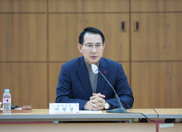 이완섭 서산시장이 대한노인회 간담회에서 회의를 주재하고 있다