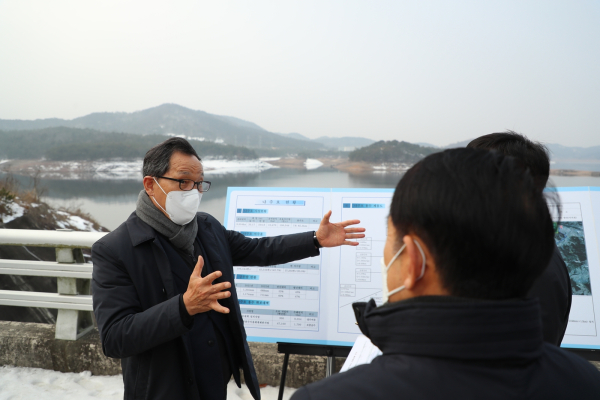 이병호 사장은 5일 나주호 용수확보 현장을 찾아 강수량 부족에 선제적 대처를 당부했다