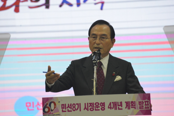 민선 8기 시정운영 4개년 계획을 설명하는 박상돈 천안시장/박동혁 기자