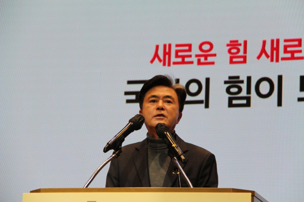 김태흠 충남지사가 10일 충남 예산 스플라스 리솜 루비노홀에서 열린 국민의힘 충남도당 신년인사회에서 발언을 하고 있다.