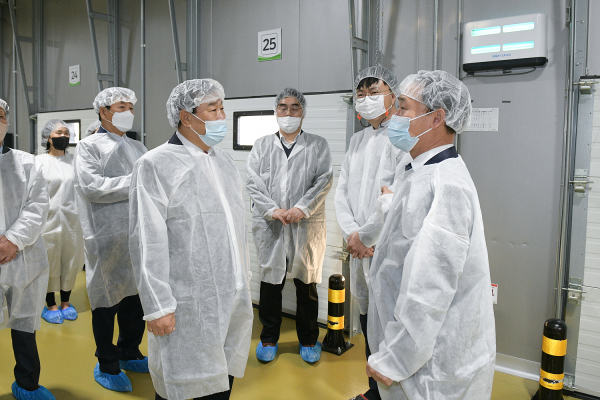 공공급식지원센터 둘러보는 관계자들