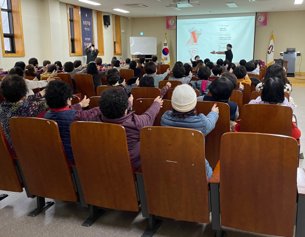 근 골격계 질환 예방 교육 수강 사진