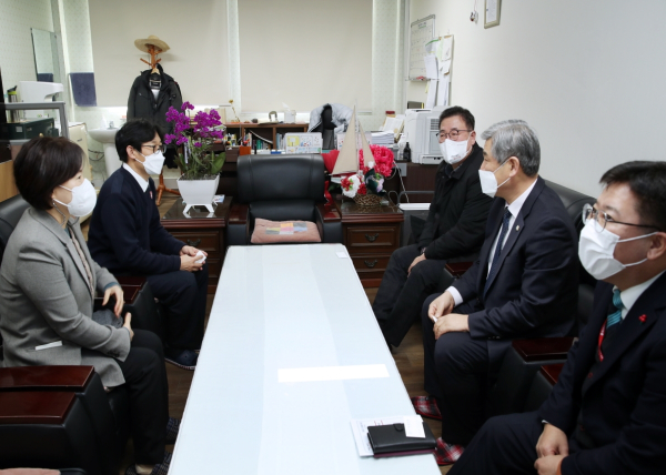 지난 16일 아동생활시설 위문 행사 장면