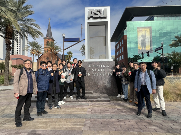 한밭대와 충남대 LINC 3.0 사업단 관계자 및 학생들이 글로벌 역량강화 프로그램으로 애리조나주립대학교를 방문한 후 기념촬영