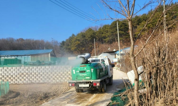 방역 차량 소독 장면/아산시 제공