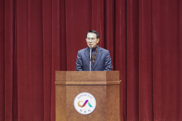 ‘2023년 새해농업인 실용교육’에서 이완섭 시장 인사말 모습
