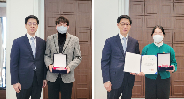 우수지도자상 박신영 감독(좌), 최우수상 이은서 선수(우)