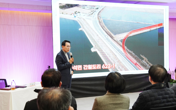 이완섭 서산시장이 31일 부석면에서 시민과의 대화를 진행하고 있다