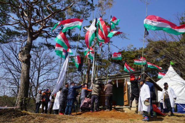 지난 한진 풍어당제 당기(堂旗) 올리기 모습