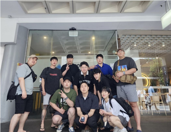 글로벌셰프를 꿈꾸는 배재대 학생들이 호주 빅토리아대학교에서 기념사진 촬영