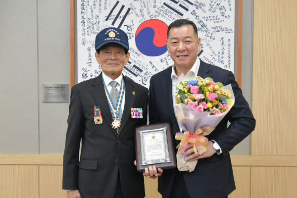 최원철 공주시장, 대한민국 6·25참전유공자회 감사패 수여 받아