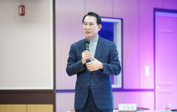 이완섭 서산시장이 6일 운산면민과 대화를 진행하고 있다