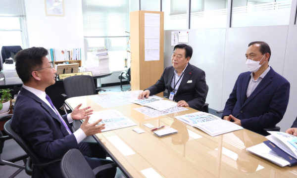 가세로 군수 정부세종청사 방문1(사진 왼쪽 기재부 정희갑 재정관리국장)