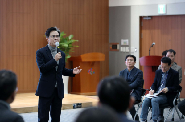 김태흠 충남도지사는 최근 인사와 관련해 “발탁 승진 약속을 지키지 못해 유감”이라고 사과의 뜻을 밝혔다