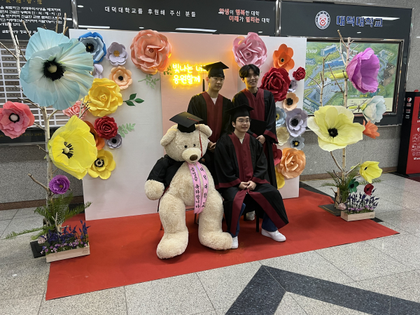 학위수여식 참가 졸업생들의 추억만들기 이벤트