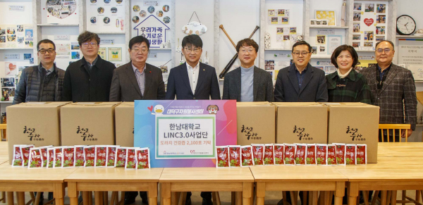 지역어르신을 위한 건강즙 기탁식 모습