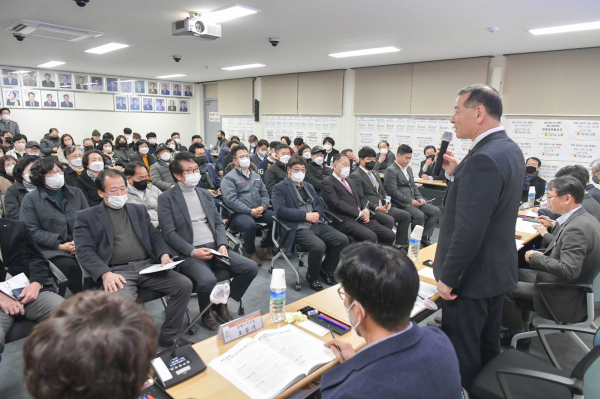신관동 공영주차타워 - 최원철 시장 시민과의 대화 진행 모습