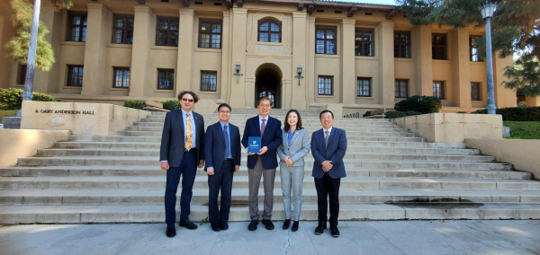 지난 14일, 미국 UC 리버사이드와 3+1+1 석사 및 취업연계 과정인 MBPP 운영을 위한 협약 체결식 모습