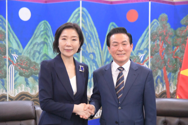 좌측 오영주 주베트남대사, 백성현 논산시장