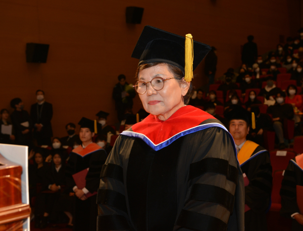 만학도 박사(이해숙, 77세 박사 학위, 신학전문대학원 목회학전공)