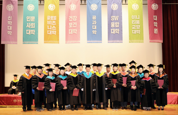 박사 학위 수여자 단체 사진