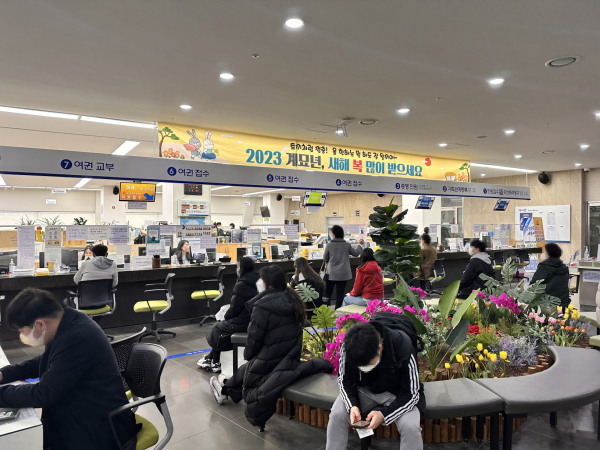 세종시 야간 여권 민원실 모습