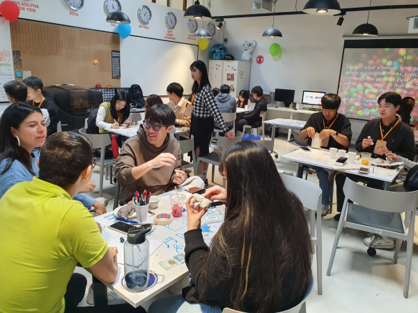 콜롬비아 하베리나대학(Javeriana) 보고타·칼리디자인팩토리와 함께 현지 기업과 글로벌 산학협력 프로젝트 진행 모습