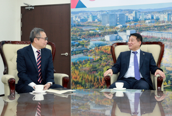 20일 서구청에서 열린 서철모 서구청장과 유순재 대전지방조달청장 간담회 장면