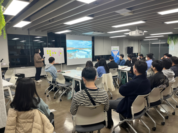 천안형 청년 채용연계프로그램 기업 설명회 진행 장면/천안시 제공