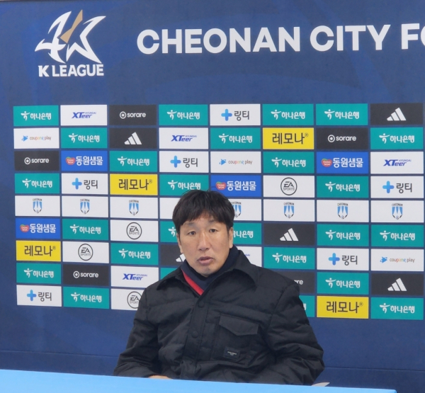 경기 후 인터뷰를 하는 박남열 천안시티FC 감독/박동혁 기자