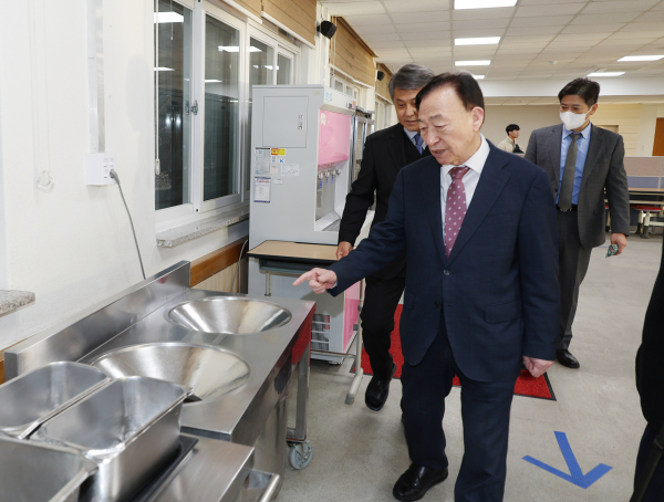 설동호 대전시교육감, 신학기 학교 방역현장 점검 모습