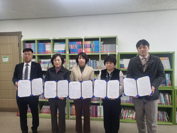 ㈜교원구몬, ㈜웅진씽크빅, ㈜대교눈높이, ㈜아이북랜드와 협약식 모습