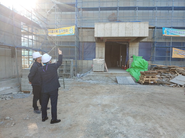 지난해 서산시가 추진한 건축사 현장조사 업무대행 실태점검 모습