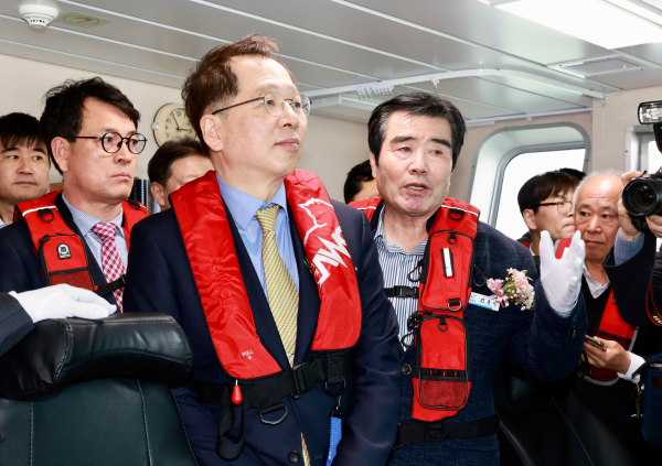 김동일 보령시장, 환경정화운반선 늘푸른충남호 취항식 참석 모습