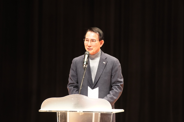 이완섭 서산시장이 9일 서산시문화회관에서 노인 일자리 사업 참여 어르신들의 안전을 당부했다.