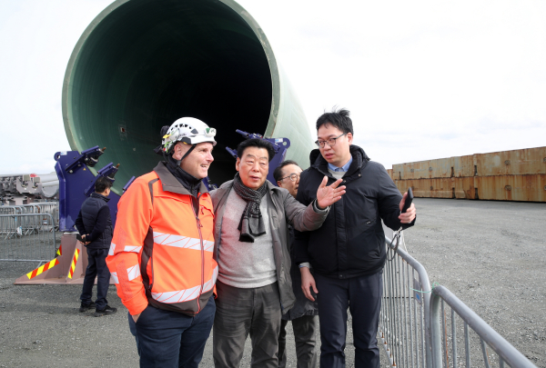 지난 15일 영국 험버 지역의 해상풍력 클러스터 현장을 방문한 가세로 군수.