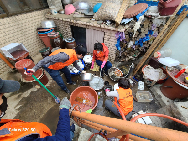 집수리, 청소 모습