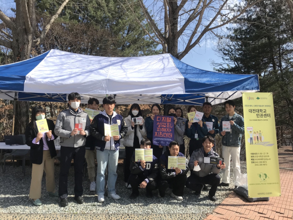 ‘교내 킥보드 안전사고 방지 및 불법 촬영 예방을 위한 캠페인’ 진행 부스