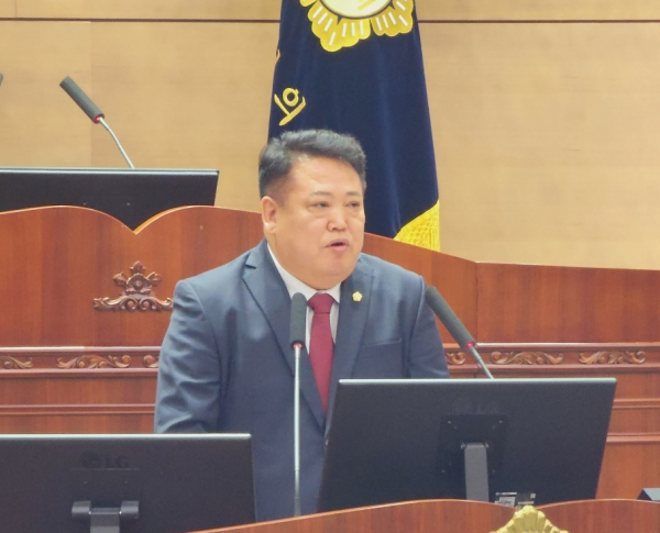 5분 발언을 하는 이종만 의원/박동혁 기자