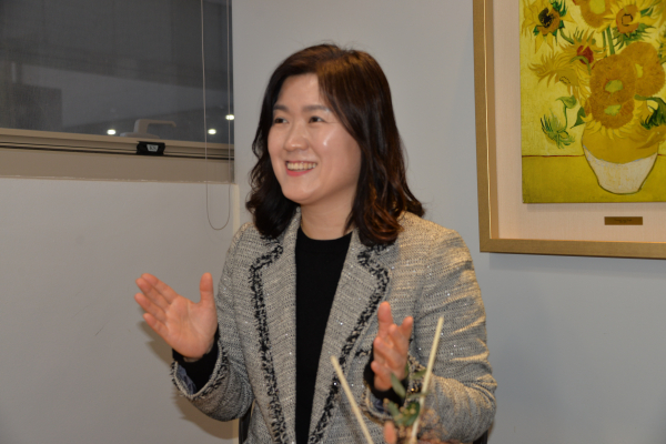 인터뷰 하는 임수향 한국회복적정의협회 세종 지부장