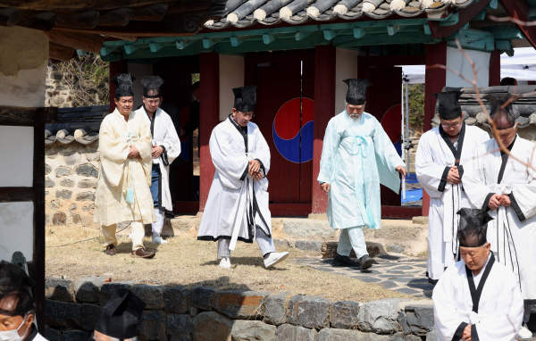 문충사 춘계 제향봉행 모습