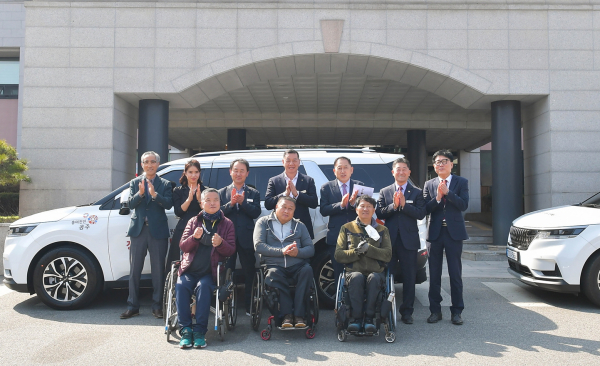 교통약자이동지원차량 콜택시 전달식 모습