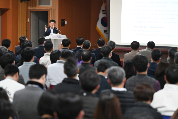 안도걸 前 기재부차관 정부예산 확보 전략특강하는 모습