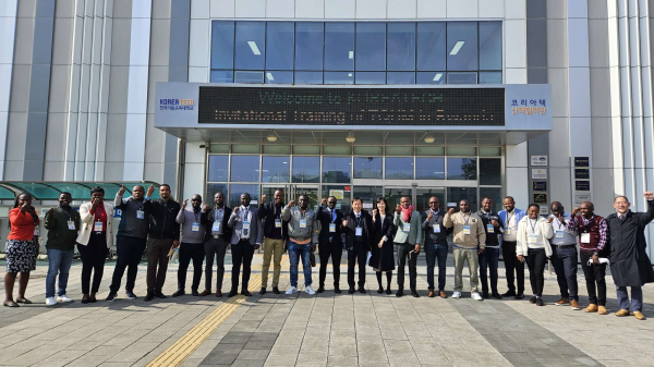 한기대 산학협력단 견학 단체 사진/한기대 제공