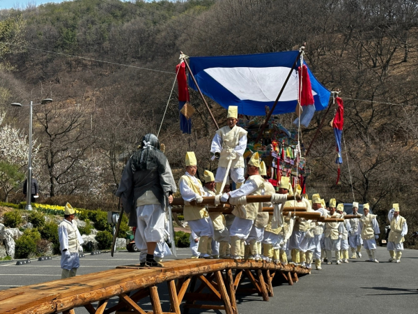 봉현리 상여소리 모습