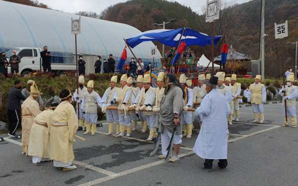 봉현리 상여소리 모습